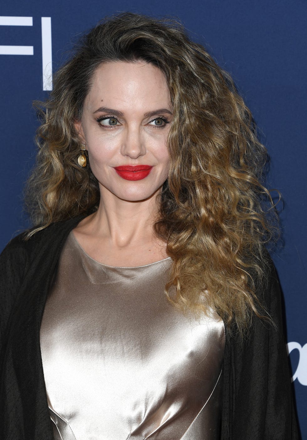 hollywood, california october 26 angelina jolie arrives at the 2024 afi fest maria premiere held at the tcl chinese theater in hollywood, california on october 26, 2024 photo: steve granitzfilmmagic