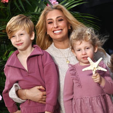 "Moana 2" UK Premiere - VIP Arrivals london, england november 24: stacey solomon (c) and children attend the uk premiere of moana 2 at cineworld leicester square on november 24, 2024 in london, england. (photo by alan chapman/dave benett/wireimage)
