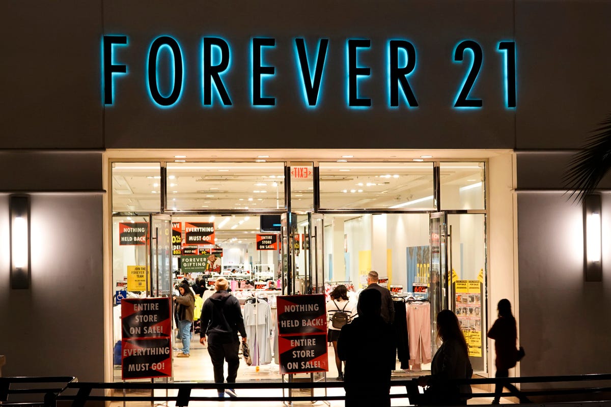 san diego, california december 13: shoppers walk into a forever 21 store at fashion valley, an upscale shopping mall on december 13, 2024 in san diego, california. (photo by kevin carter/getty images)