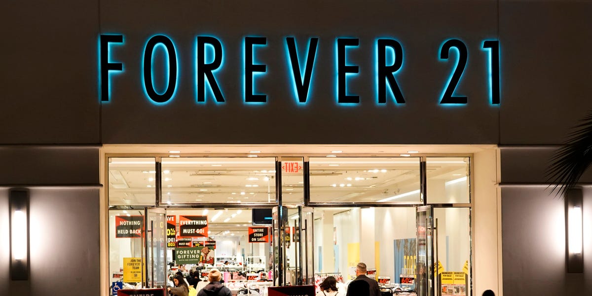san diego, california december 13: shoppers walk into a forever 21 store at fashion valley, an upscale shopping mall on december 13, 2024 in san diego, california. (photo by kevin carter/getty images) san diego, california december 13: shoppers walk into a forever 21 store at fashion valley, an upscale shopping mall on december 13, 2024 in san diego, california. (photo by kevin carter/getty images)