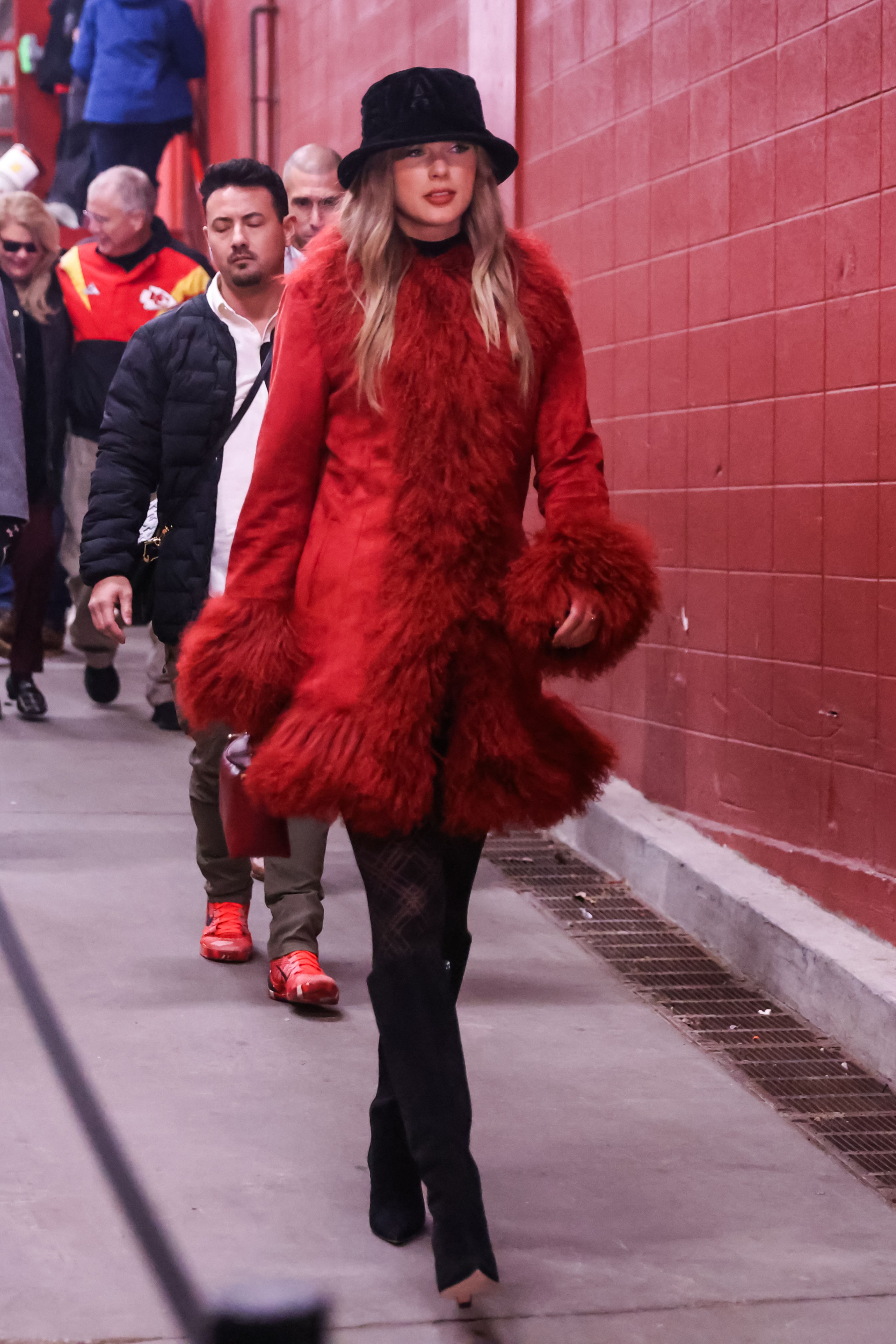 In Photos: Taylor Swift Wears Fluffy Red Jacket to Chiefs Game