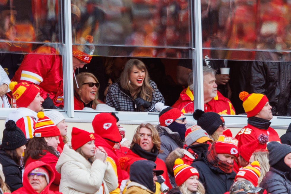 kansas city, mo january 18 taylor swift reacts to game play during the afc divisional playoff game between the kansas city chiefs and the houston texans on january 18th, 2025 at geha field arrowhead stadium in kansas city, missouri photo by william purnellicon sportswire via getty images