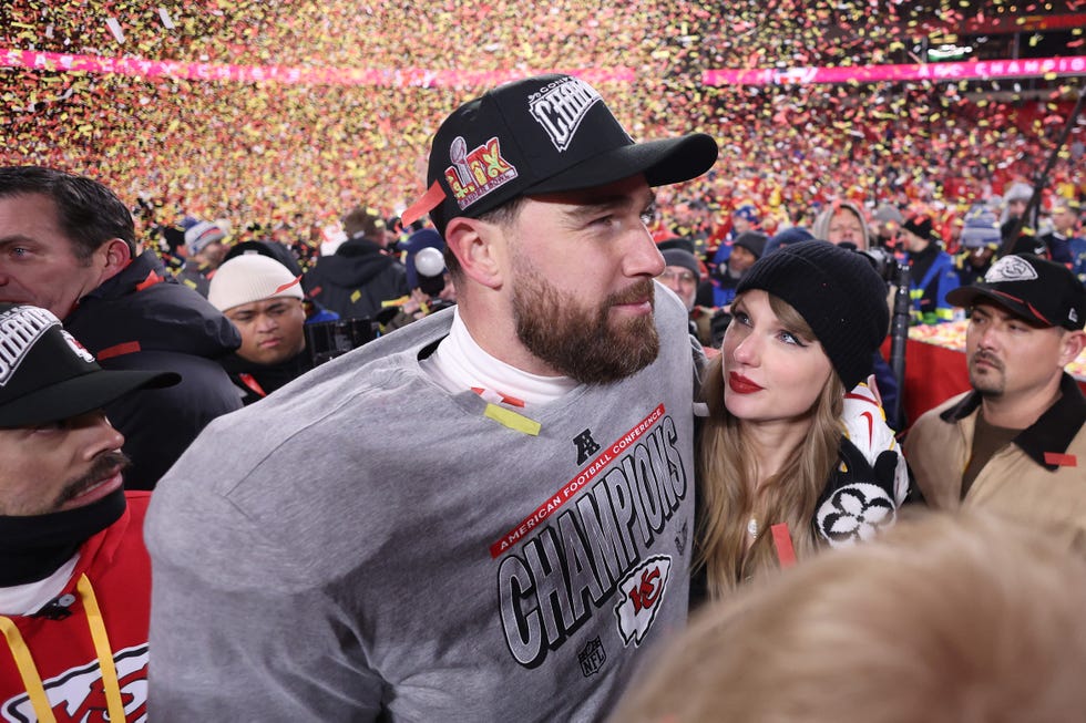 taylor swift and travis kelce celebrating his win