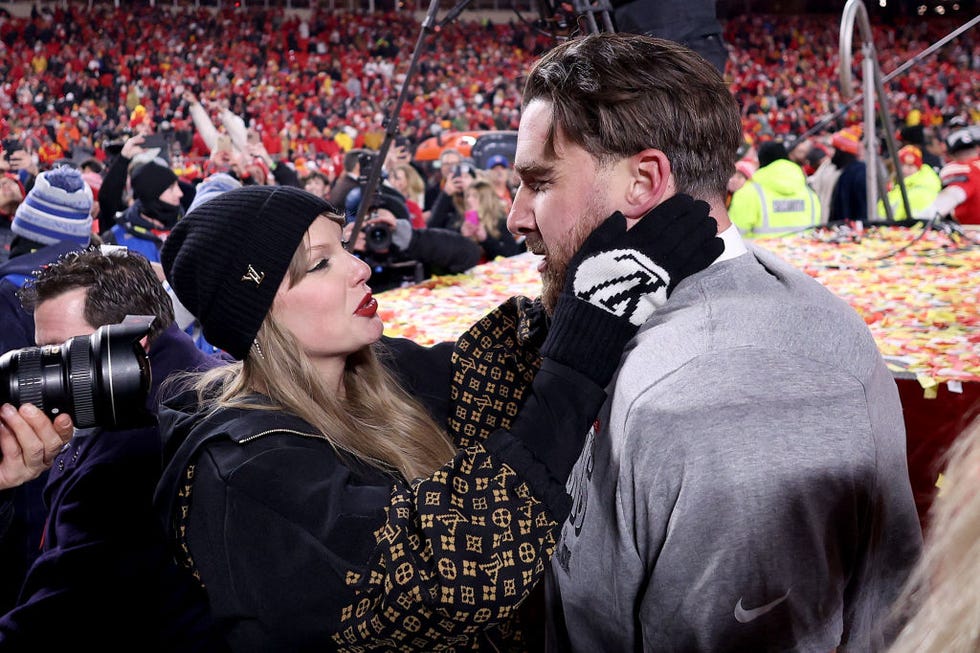 kansas city, missouri january 26 taylor swift celebrates with travis kelce 87 of the kansas city chiefs after defeating the buffalo bills 32 29 in the afc championship game at geha field at arrowhead stadium on january 26, 2025 in kansas city, missouri photo by jamie squiregetty images