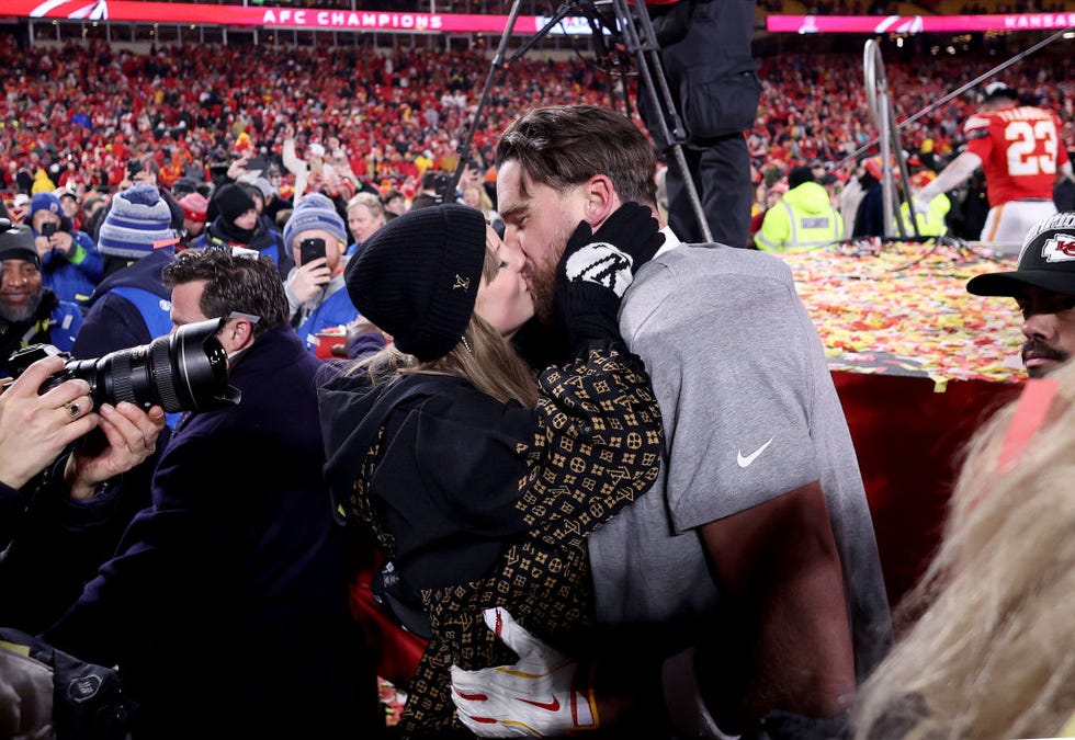 kansas city, missouri january 26 taylor swift kisses travis kelce 87 of the kansas city chiefs after defeating the buffalo bills 32 29 in the afc championship game at geha field at arrowhead stadium on january 26, 2025 in kansas city, missouri photo by jamie squiregetty images