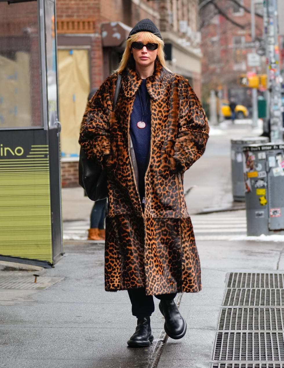 jennifer lawrence walks down sidewalk