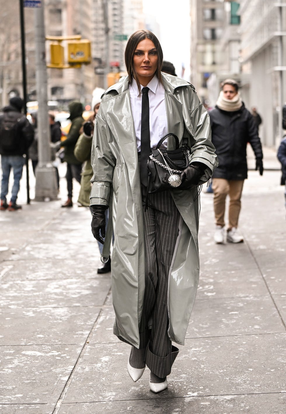 looks con guantes de tendencia viral