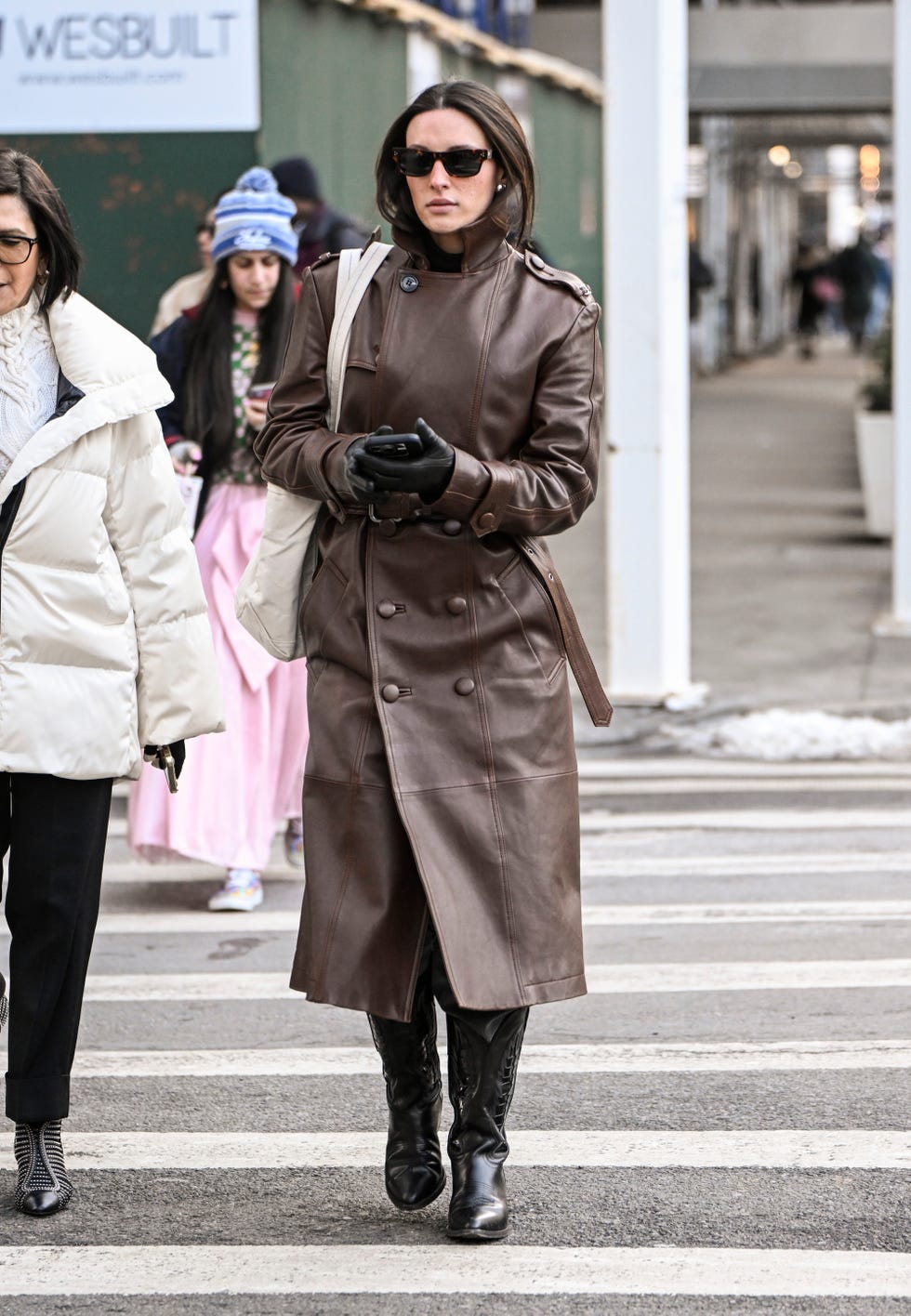 looks con guantes de tendencia viral