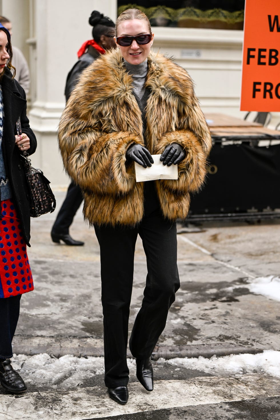 looks con guantes de tendencia viral