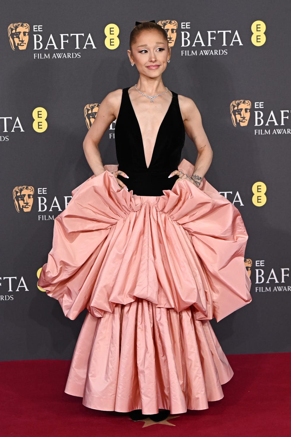 las mejores vetidas de los bafta 2025