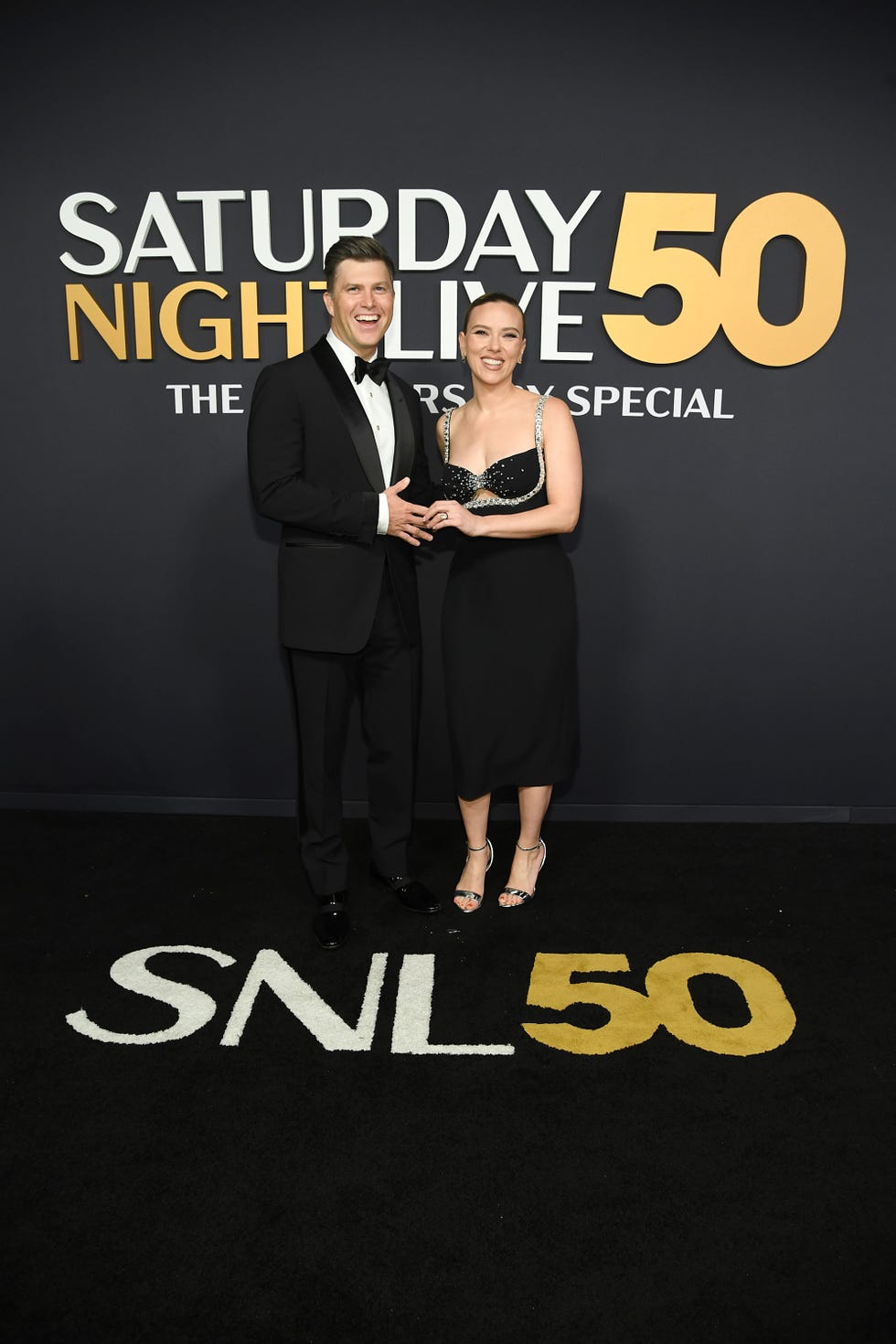 snl50 the red carpet pictured l r colin jost and scarlett johansson on sunday, february 16, 2025 photo by nbcnoam galainbc via getty images