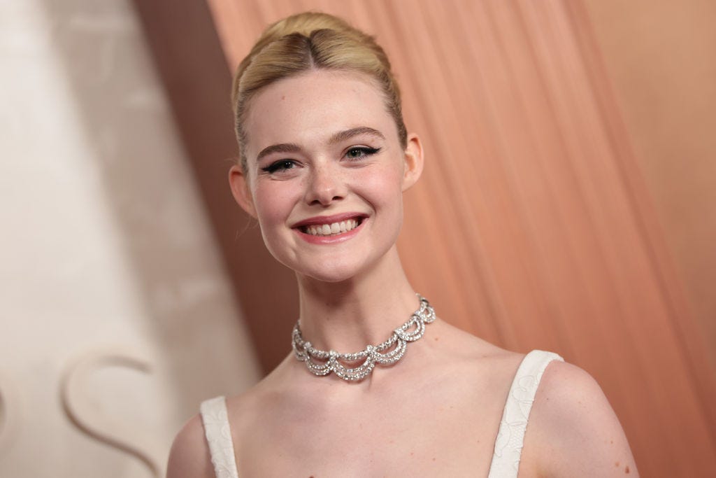 Elle Fanning Is a Hollywood Princess in White Lace at the 2025 Oscars
