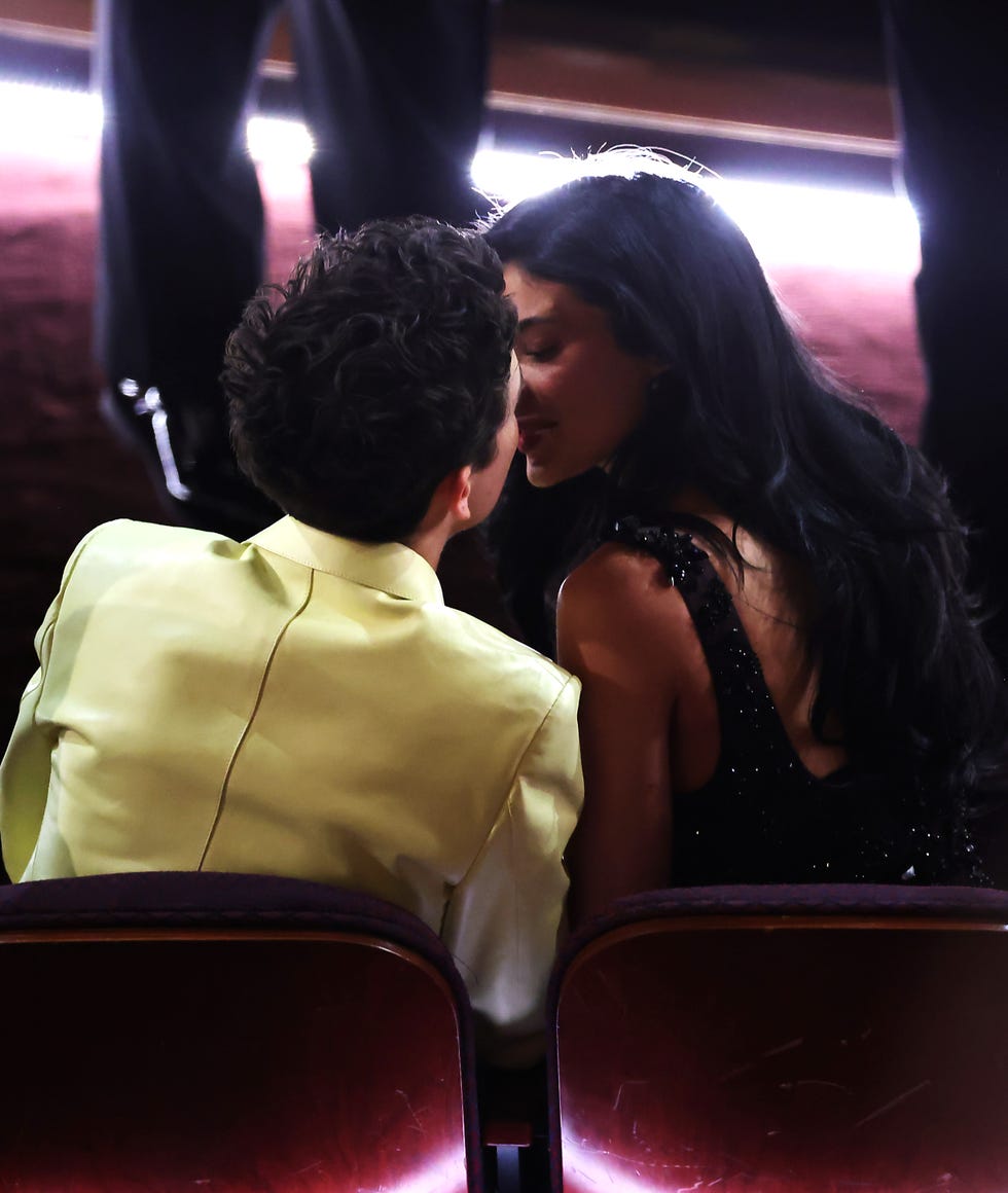 hollywood, california march 02: (l r) timothée chalamet and kylie jenner attend the 97th annual oscars at dolby theatre on march 02, 2025 in hollywood, california. (photo by kevin winter/getty images)