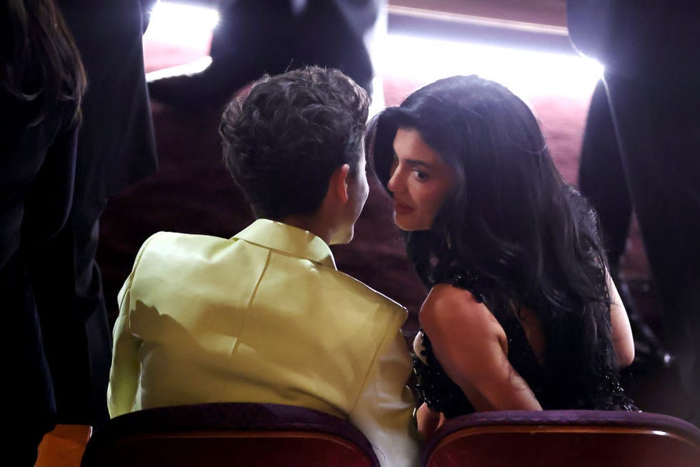 hollywood, california march 02: (l r) timothée chalamet and kylie jenner attend the 97th annual oscars at dolby theatre on march 02, 2025 in hollywood, california. (photo by kevin winter/getty images)