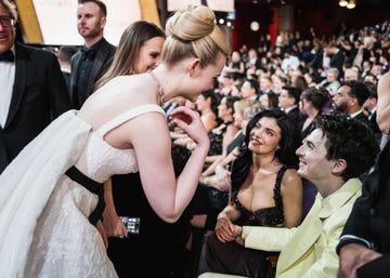 hollywood, california march 02: (editorial only, no book covers) (l r) elle fanning, timothée chalamet, and kylie jenner attend the 97th annual oscars at dolby theatre on march 02, 2025 in hollywood, california. (photo by john shearer/97th oscars/the academy via getty images)