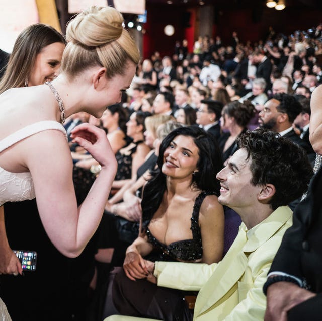 97th Annual Oscars hollywood, california march 02: (editorial only, no book covers) (l r) elle fanning, timothée chalamet, and kylie jenner attend the 97th annual oscars at dolby theatre on march 02, 2025 in hollywood, california. (photo by john shearer/97th oscars/the academy via getty images)