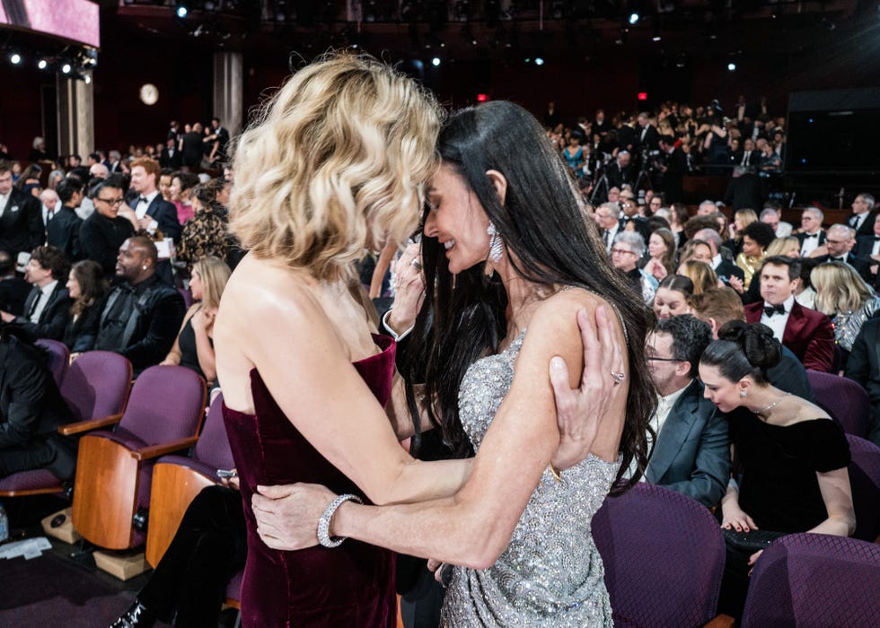 hollywood, california march 02: (editorial only, no book covers) (l r) meg ryan and demi moore attend the 97th annual oscars at dolby theatre on march 02, 2025 in hollywood, california. (photo by john shearer/97th oscars/the academy via getty images)