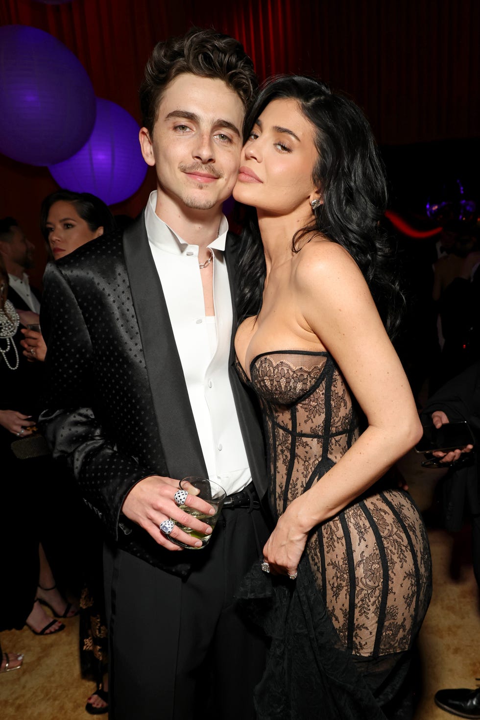 beverly hills, california march 02: exclusive coverage (l r) timothée chalamet and kylie jenner attend the 2025 vanity fair oscar party hosted by radhika jones at wallis annenberg center for the performing arts on march 02, 2025 in beverly hills, california. (photo by kevin mazur/vf25/wireimage for vanity fair)