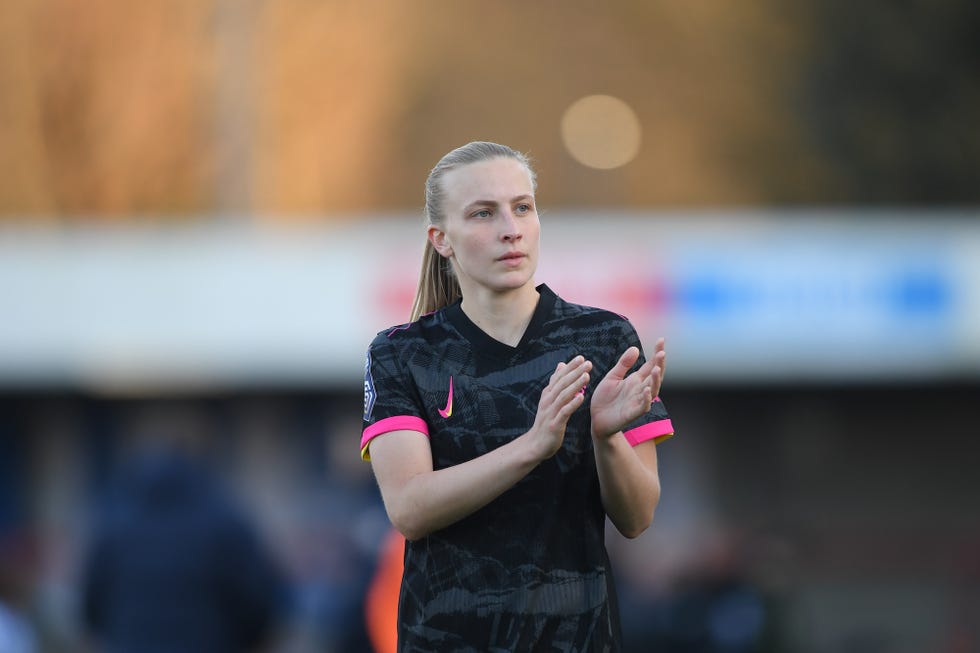 crawley, england march 02: aggie beever jones of chelsea applauds fans after the barclays women's super league match between brighton  hove albion and chelsea fc at broadfield stadium on march 02, 2025 in crawley, england. (photo by harriet lander chelsea fc/chelsea fc via getty images)