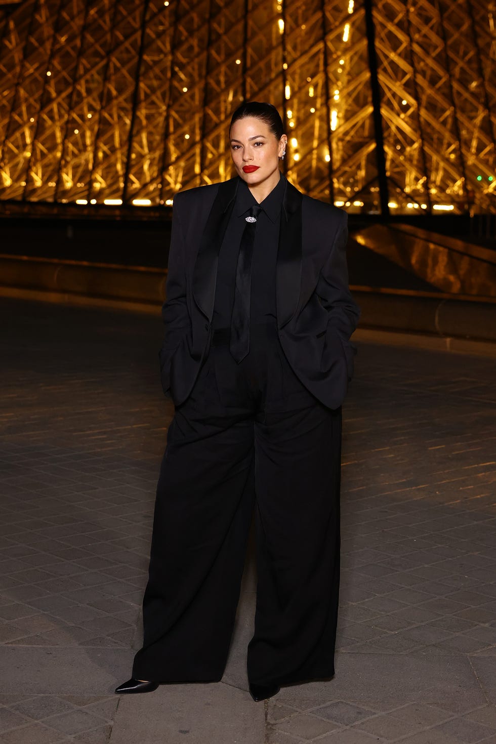 paris, france march 04: ashley graham attends the le grand diner du louvre arrivals photocall at musee du louvre on march 04, 2025 in paris, france. (photo by marc piasecki/getty images)