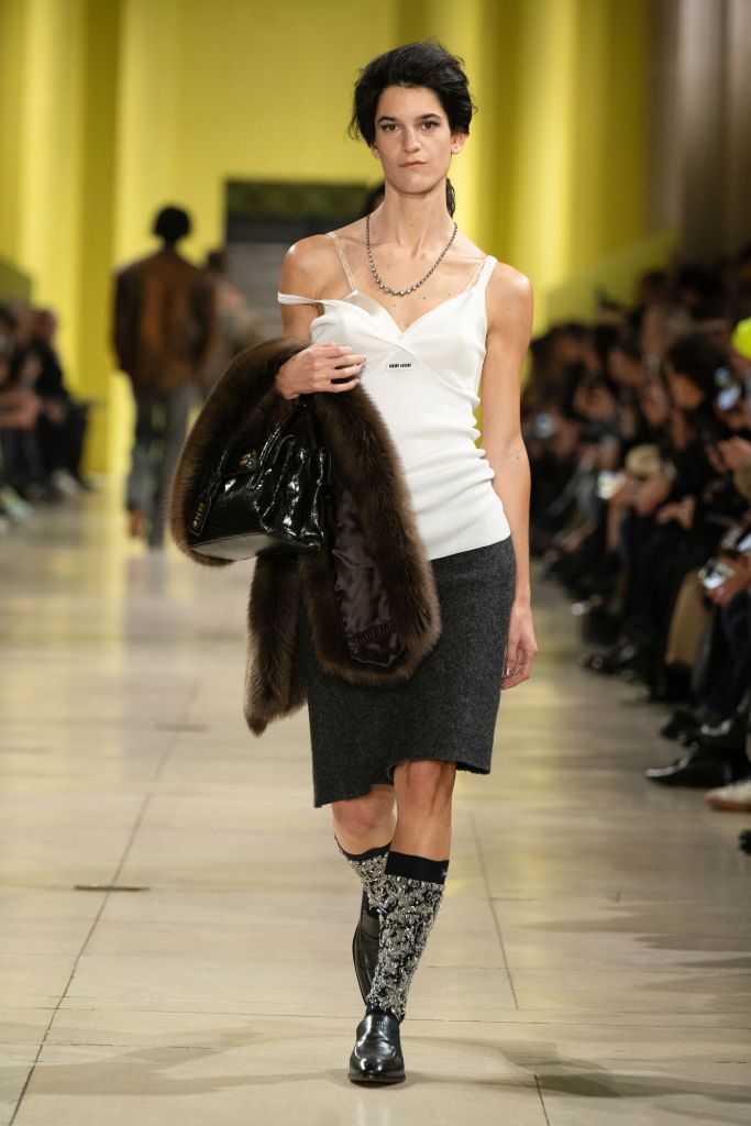 MIUMIU モッズケープ Miu Miu | Fall Winter 2024/2025 | Paris Fashion Week - YouTube