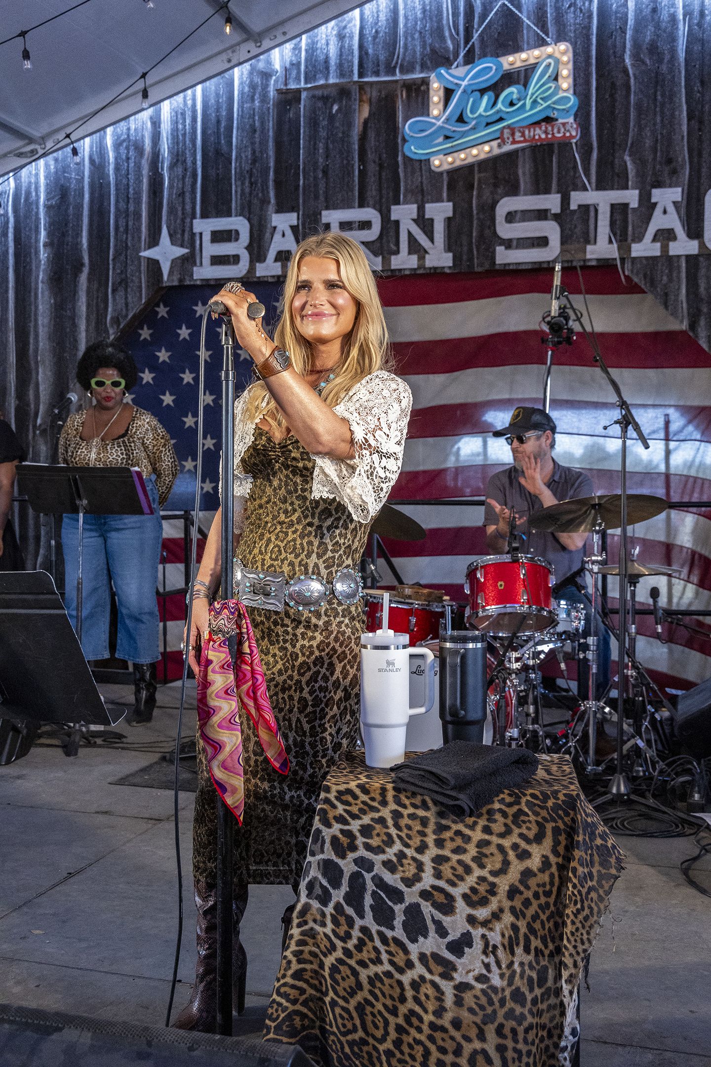 Jessica Simpson Gives Leopard Print a Boho Spin for a Surprise Performance