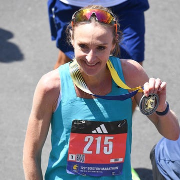 MARATHON: APR 21 129th Boston Marathon boston, ma april 21: paula radcliffe of great britain poses with her finishers medal after crossing the finish line of the 129th boston marathon on april 21, 2025, on boylston street, in boston, ma. radcliffe finished with a time of 02:53:44. (photo by erica denhoff/icon sportswire via getty images)