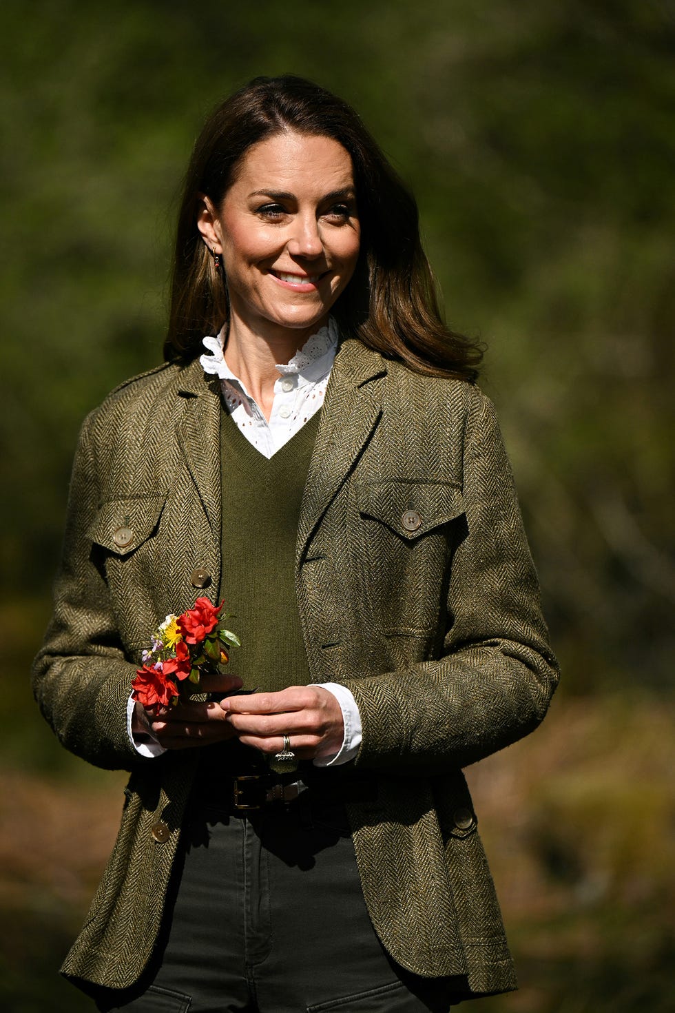 ardura, scotland april 30: catherine, princess of wales reacts as she meets countryside rangers from the mull and iona ranger service during a visit at the ardura community forest on april 30, 2025 in ardura, isle of mull, scotland. the prince and princess of wales are on a two day visit to the isles of mull and iona on the 29th and 30th of april to engage with rural island communities. during their time on the islands, they will connect with local residents, highlighting the value of social bonds and underscoring the importance of safeguarding and advocating for the natural environment. (photo by oli scarff wpa pool/getty images)