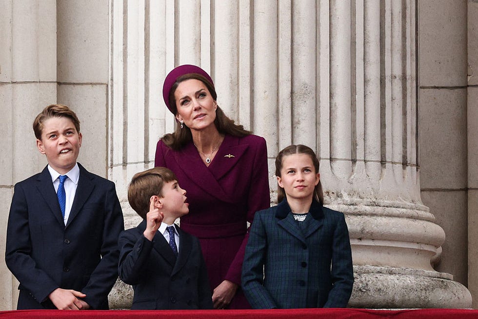 (from l to r) britains prince george of wales, britains prince louis of wales, britains catherine, princess of wales and britains princess charlotte of wales watch the red arrows flypast from buckingham palace balcony after attending the armed forces procession on may 5, 2025 to celebrate the 80th anniversary of ve day also known as victory in europe day, marking the end of the second world war in europe. (photo by adrian dennis / afp) (photo by adrian dennis/afp via getty images)