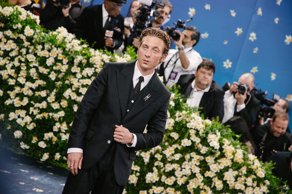 The 2025 Met Gala Celebrating "Superfine: Tailoring Black Style" jeremy allen white at the 2025 met gala celebrating superfine: tailoring black style held at the metropolitan museum of art on may 05, 2025 in new york, new york. (photo by lexie moreland/wwd via getty images)