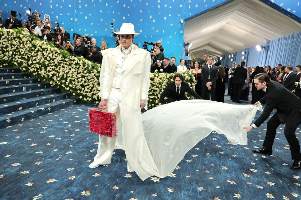 gettyimages 2213599218 6819f8bbe1ac5 - Los looks que destacaron en la noche de la Met Gala 2025