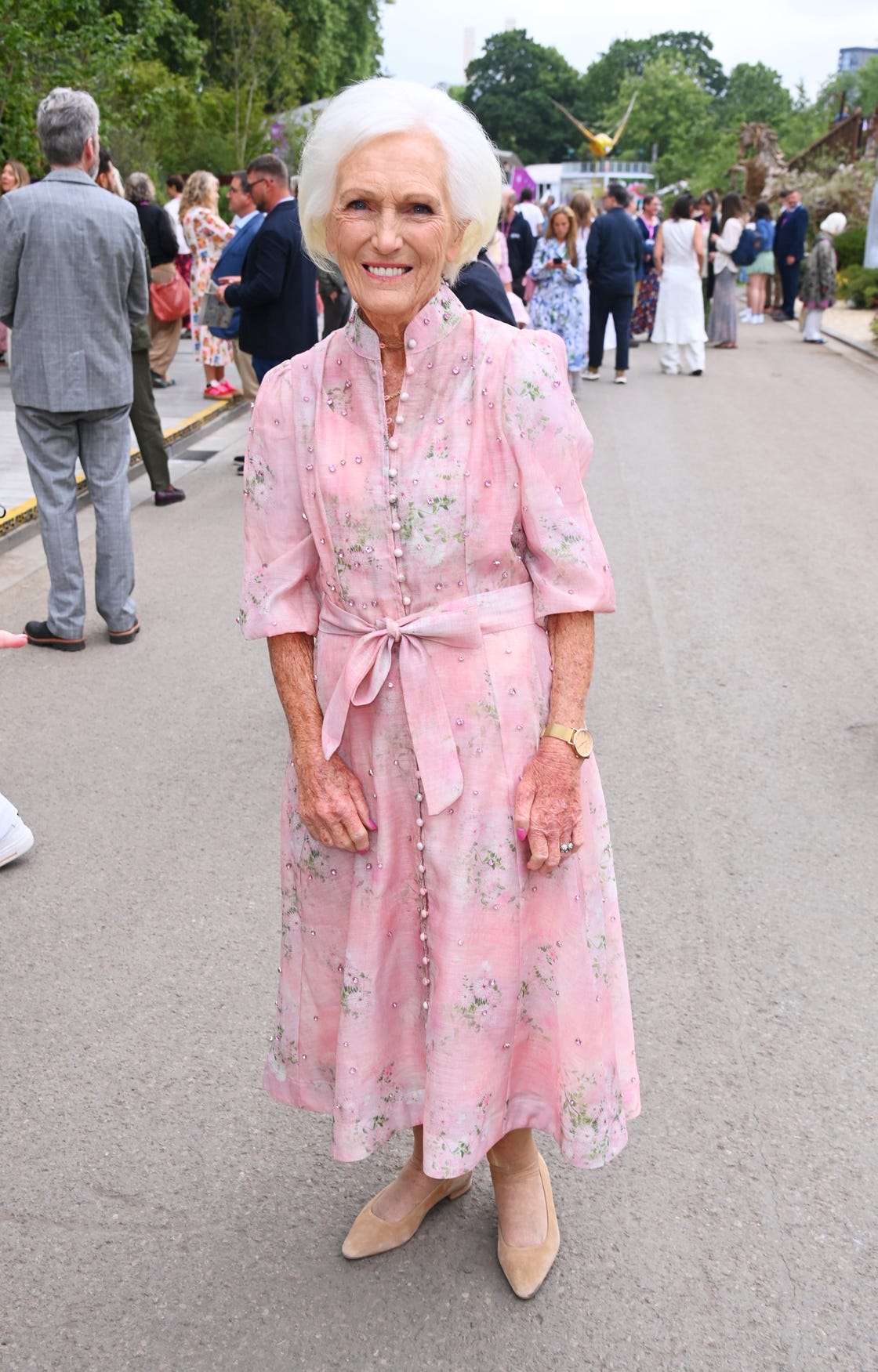 london, england may 19: mary berry attends the rhs chelsea flower show 2025 on may 19, 2025 in london, england.. (photo by alan chapman/dave benett/getty images)