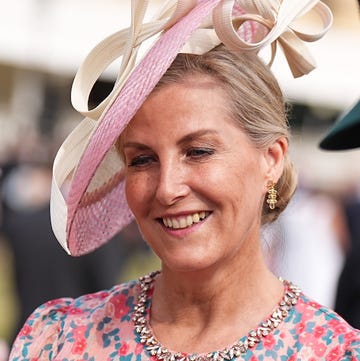 london, england may 20: sophie, duchess of edinburgh greets guests during a royal garden party at buckingham palace on may 20, 2025 in london, england. (photo by aaron chown wpa pool / getty images) london, england may 20: sophie, duchess of edinburgh greets guests during a royal garden party at buckingham palace on may 20, 2025 in london, england. (photo by aaron chown wpa pool / getty images)