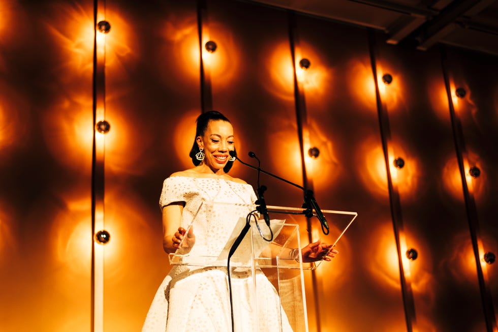 amy sherald, 20 mayıs 2025'te new york, new york'taki whitney sanat müzesinde düzenlenen whitney galasında. (alyssa greenberg/wwd via getty images tarafından çekilen fotoğraf)