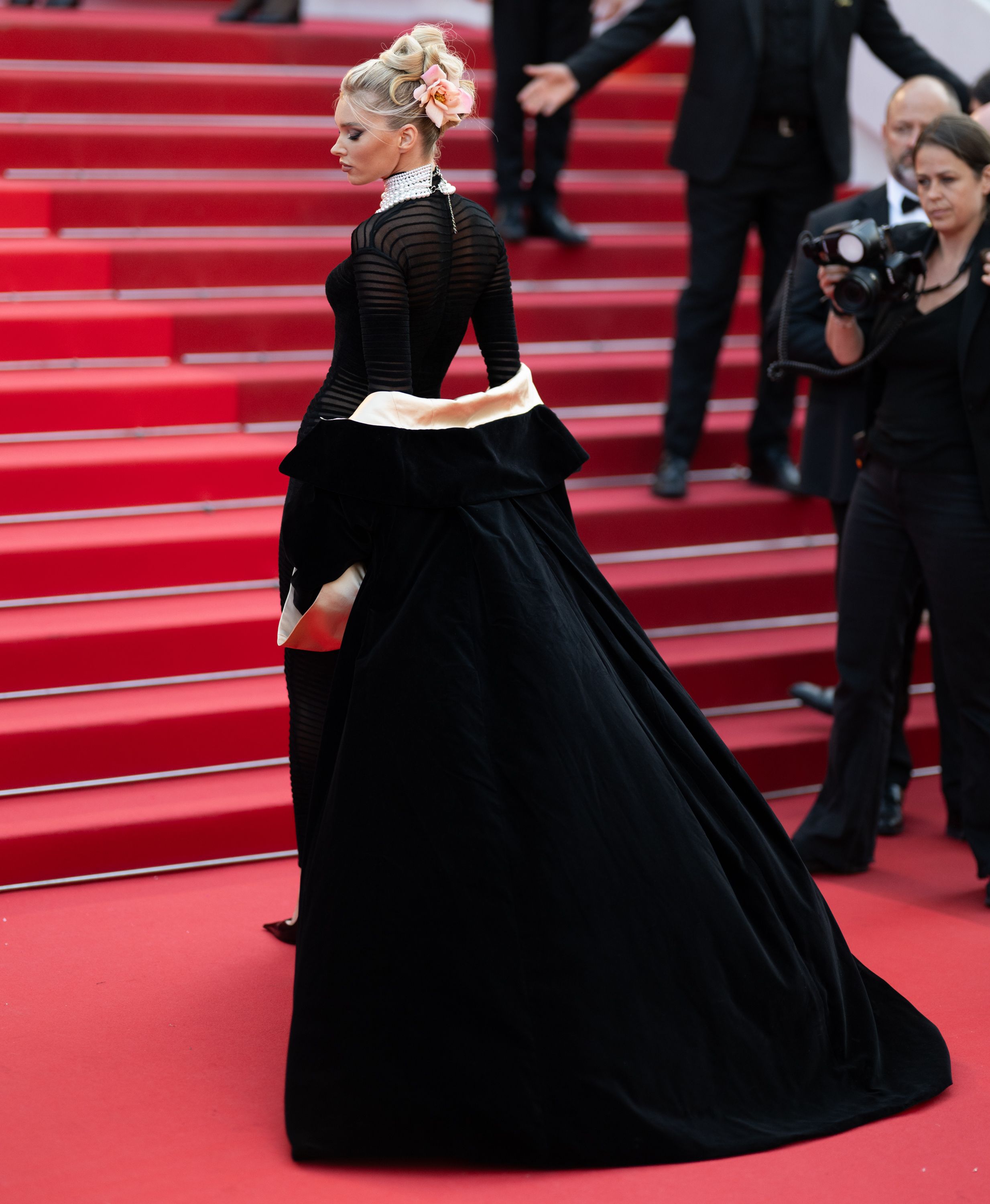Elsa Hosk Pays Homage to Claudia Schiffer in Vintage Mugler