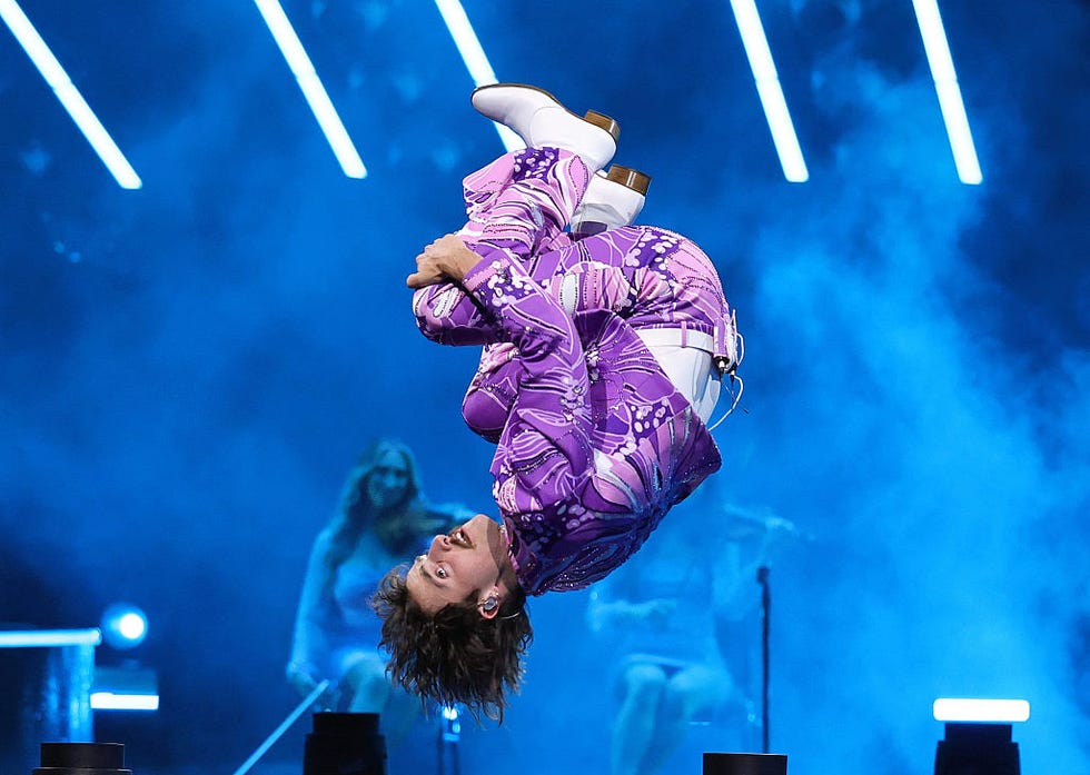 Benson Boone Wore Two Fabulous Suits to the 2025 American Music Awards