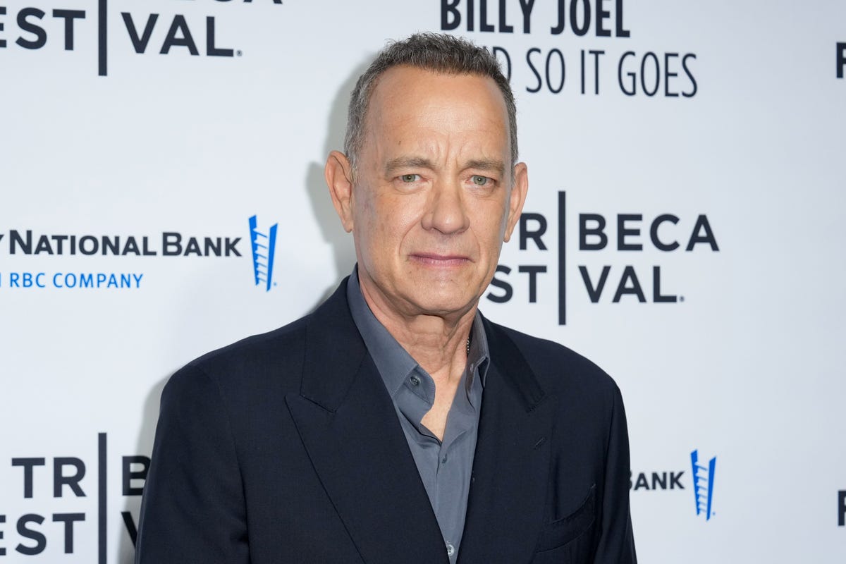 Tom Hanks, tras recibir el Oscar por 'Forrest Gump' en 1994: "Por una milésima de segundo, me sentí completamente desnudo delante de la gente"