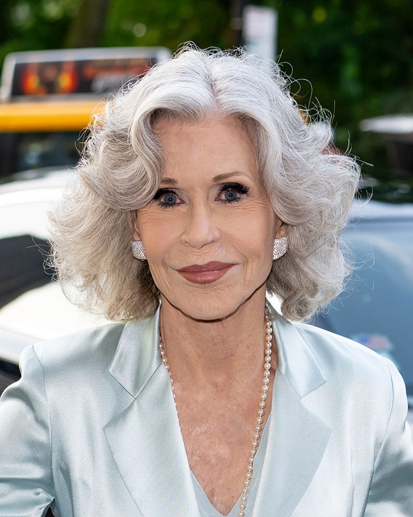 how to wear grey hair