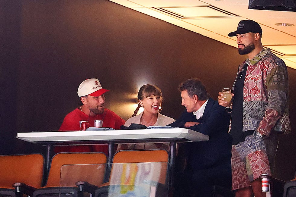 Taylor Swift et Travis Kelce avec Wayne Gretzky à la finale de la Coupe Stanley 2025