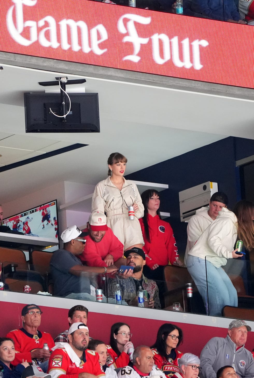 Taylor Swift et Travis Kelce à la finale de la Coupe Stanley 2025