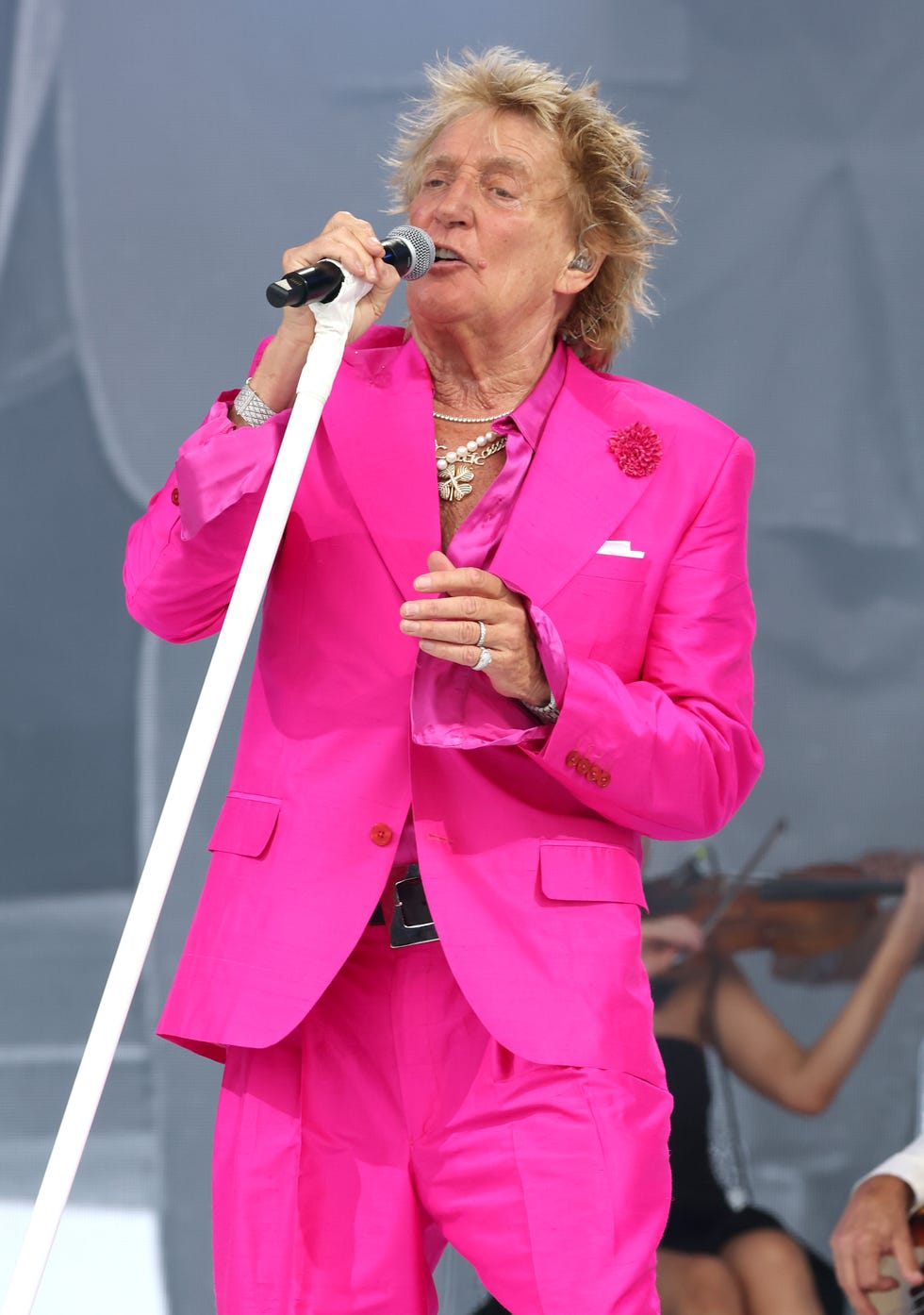 glastonbury, england june 29: (editors note: editorial use only strictly no commercial use no use in publication solely of rod stewart) rod stewart performs onstage during day five of the glastonbury festival 2025 at worthy farm, pilton on june 29, 2025 in glastonbury, england. established by michael eavis in 1970, glastonbury has grown into the uks largest music festival, drawing over 200,000 fans to enjoy performances across more than 100 stages. in 2026, the festival will take a fallow year, a planned pause to allow the worthy farm site time to rest and recover. (photo by kevin mazur/getty images)