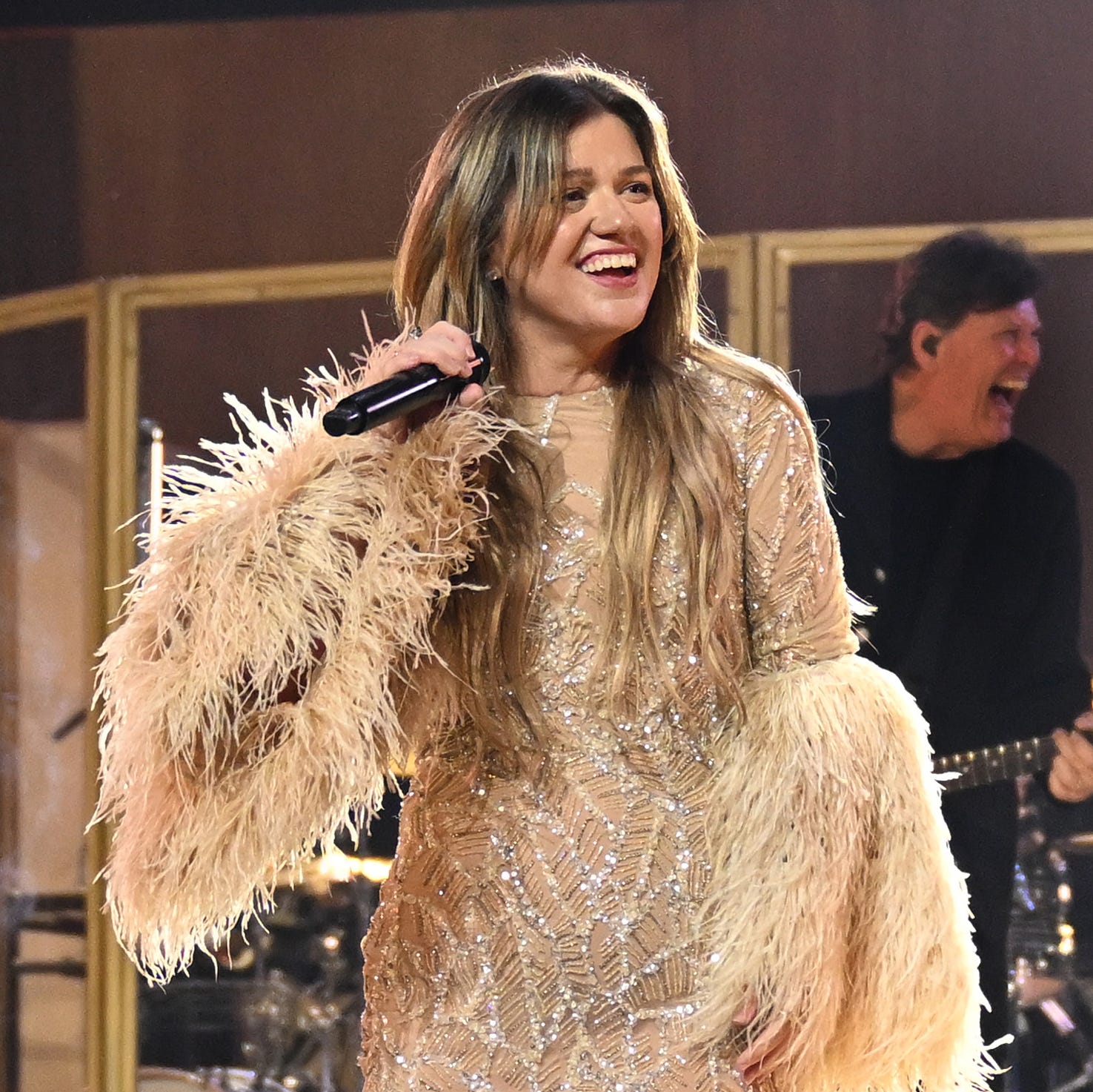 Kelly Clarkson Has the Best Explanation for Why She Doesn't Date