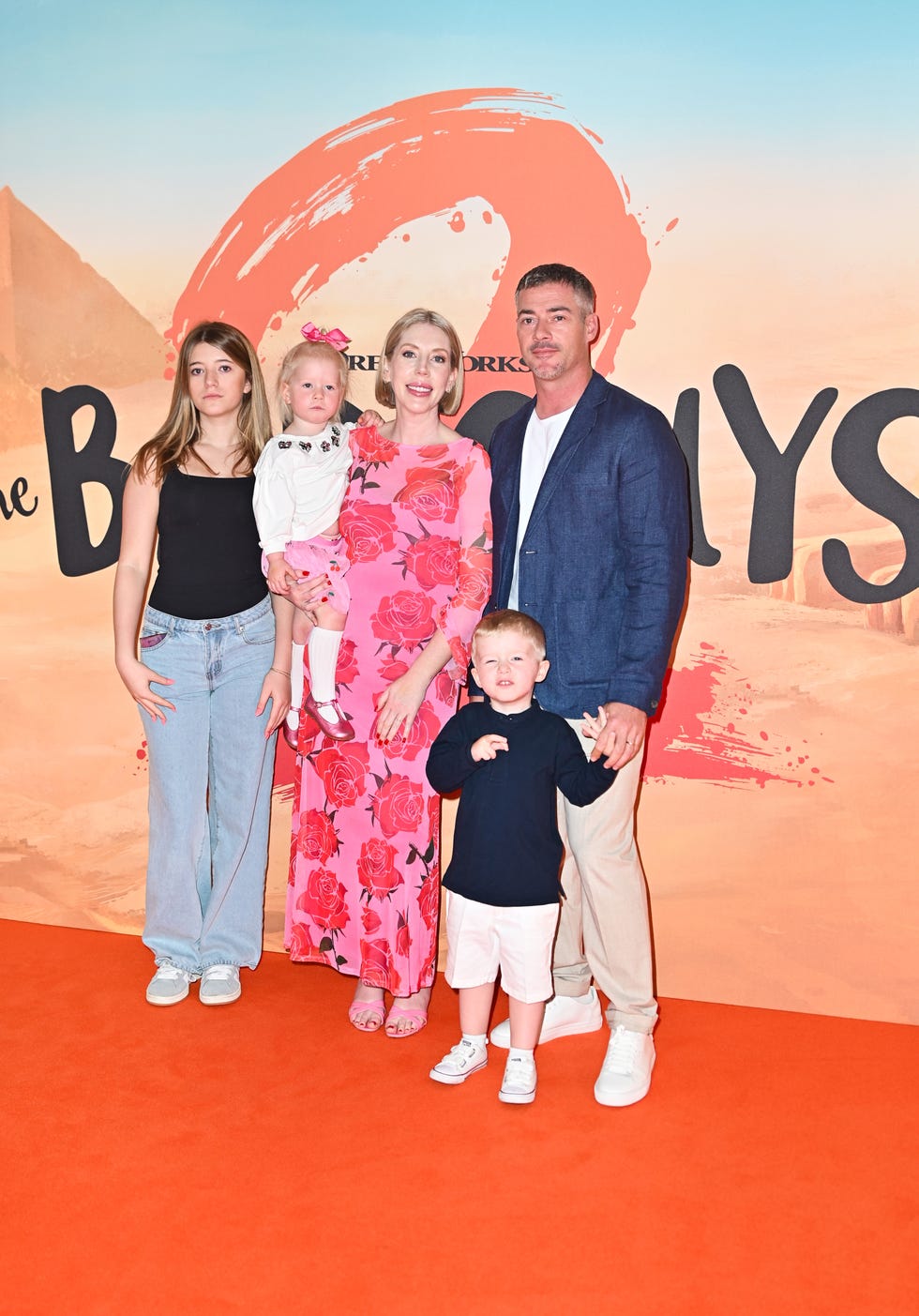 london, england july 20: katherine ryan (c) poses with bobby kootstra (r) and children violet edelman, fenna kootstra and fred kootstra at the gala screening of the bad guys 2 at vue leicester square on july 20, 2025 in london, england. (photo by dave benett/wireimage)