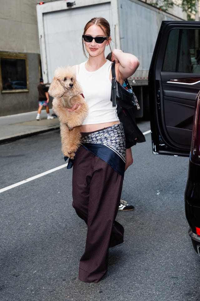 New York, New York, 15. Juli: Lola Tung ist am 15. Juli 2025 in Midtown in New York City zu sehen. (Foto von thestewartofny/GC Images)