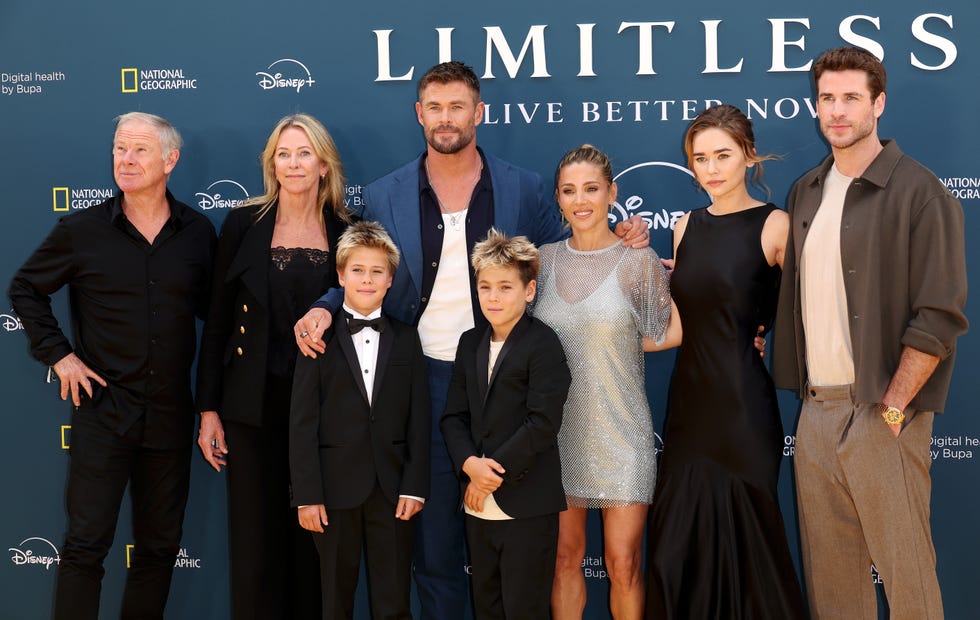 london, england july 17: craig hemsworth, leonie hemsworth, tristan hemsworth, chris hemsworth, sasha hemsworth, elsa pataky, gabriella brooks and liam hemsworth attend the limitless: live better now uk premiere at odeon luxe leicester square on july 17, 2025 in london, england. (photo by tristan fewings/getty images)