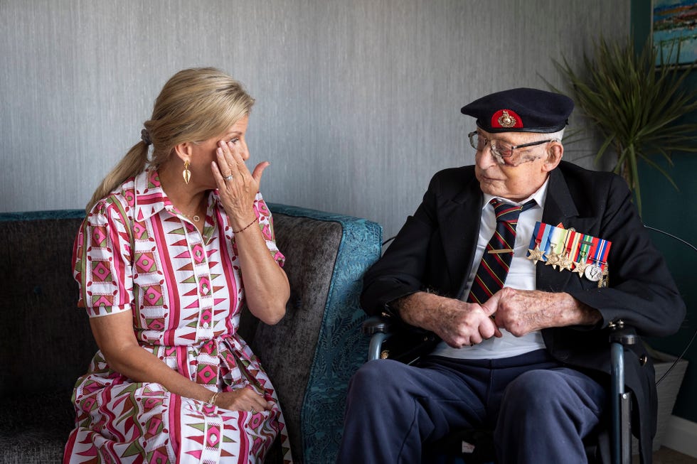 salisbury, england august 12: sophie, duchess of edinburgh, patron of the java far east prisoner of war club 1942, meets 105 year old royal marines veteran james 'jim' wren, at the old sarum manor care home in salisbury, ahead of the 80th anniversary of vj day on august 12, 2025 in salisbury, england. (photo by aaron chown wpa pool/getty images)