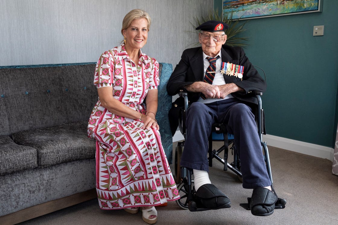 britain's sophie, duchess of edinburgh (l) meets 105 year old royal marines veteran james 'jim' wren (r) at the old sarum manor care home in salisbury on august 12, 2025, ahead of 80th anniversary of vj day. (photo by aaron chown / pool / afp)
