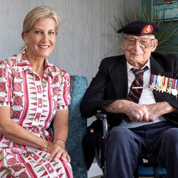 britain's sophie, duchess of edinburgh (l) meets 105 year old royal marines veteran james 'jim' wren (r) at the old sarum manor care home in salisbury on august 12, 2025, ahead of 80th anniversary of vj day. (photo by aaron chown / pool / afp) britain's sophie, duchess of edinburgh (l) meets 105 year old royal marines veteran james 'jim' wren (r) at the old sarum manor care home in salisbury on august 12, 2025, ahead of 80th anniversary of vj day. (photo by aaron chown / pool / afp)
