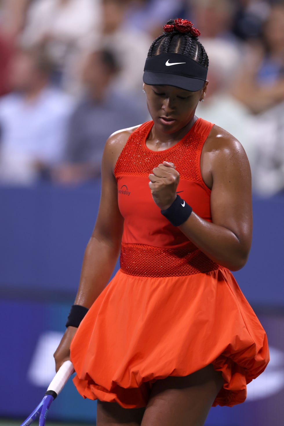 new york, new york august 26: naomi osaka of japan reacts against greet minnen of belgium during their womens singles first round match on day three of the 2025 us open at usta billie jean king national tennis center on august 26, 2025 in the flushing neighborhood of the queens borough of new york city. (photo by matthew stockman/getty images)