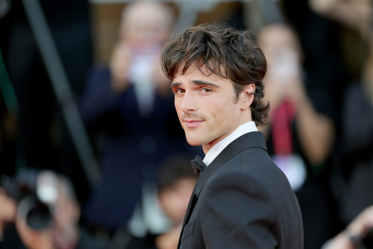 Jacob Elordi Confronts a Venice Film Festival Official on the 'Frankenstein' Red Carpet in New Video